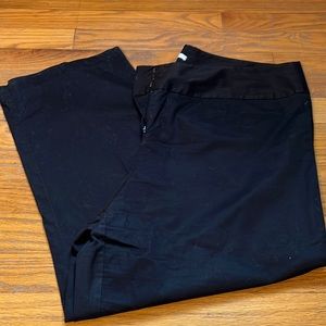 DKNY black capri chino